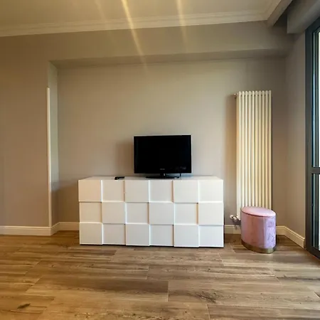 Panoramico 2-4 Persone Metro Cornelia Rzym